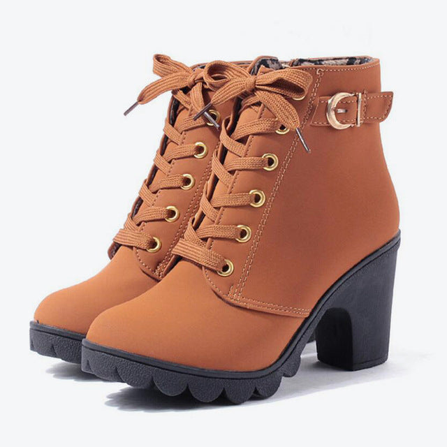 Stiefeletten mit eckigem Absatz