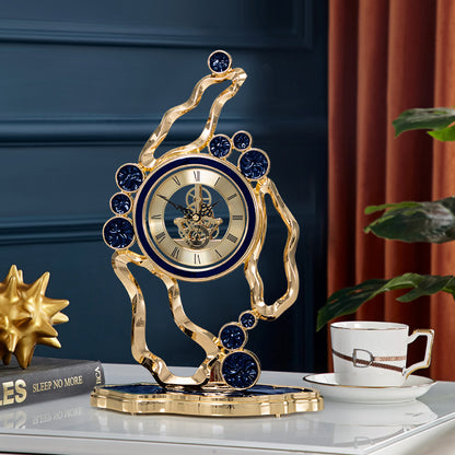 Uhr im Steampunk-Retro-Stil