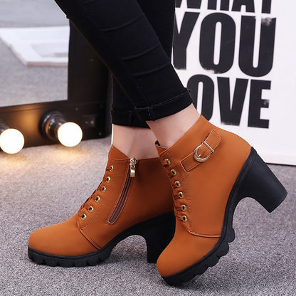 Stiefeletten mit eckigem Absatz