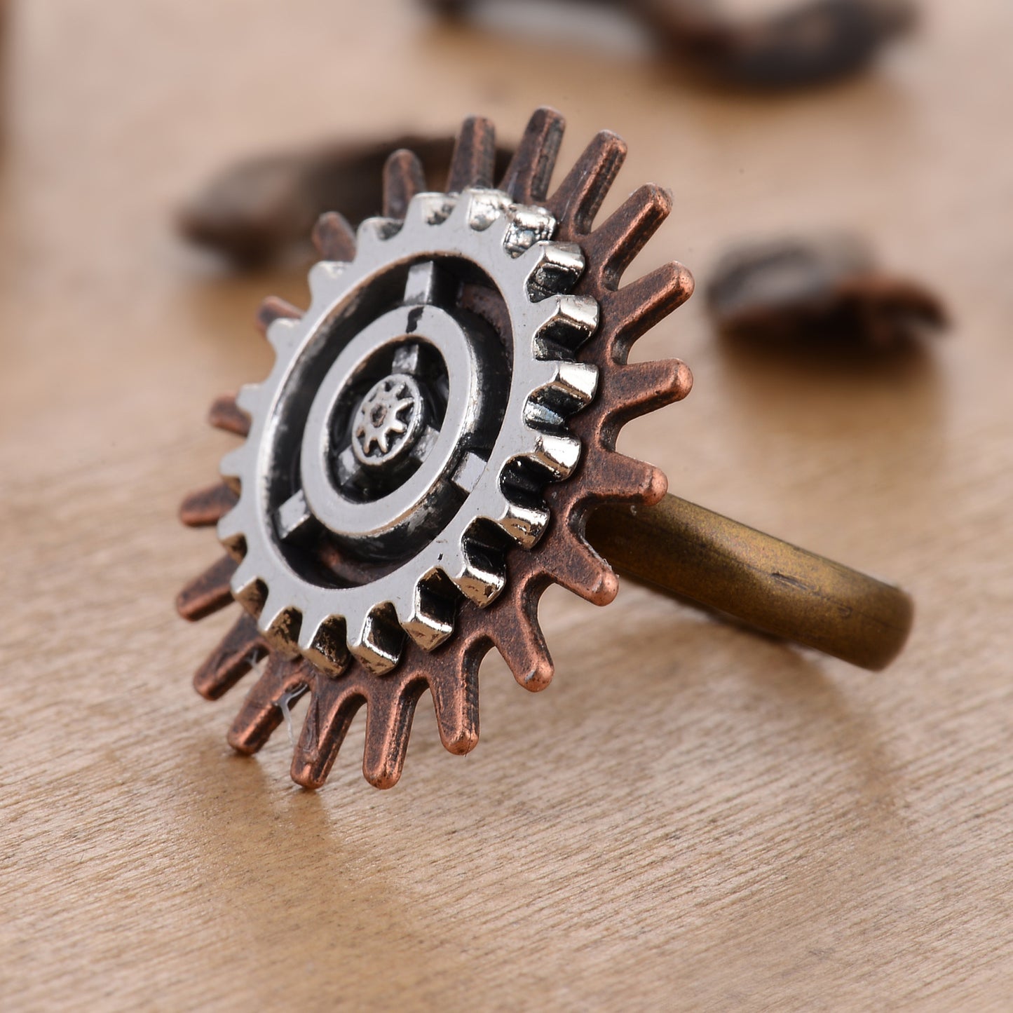 Steampunk-Ring in Blumenform