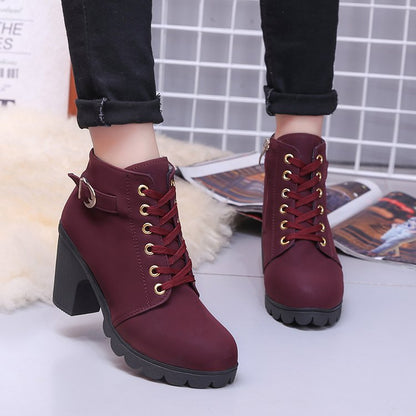 Stiefeletten mit eckigem Absatz