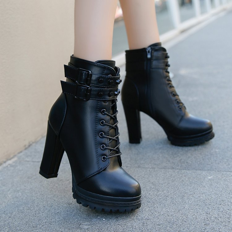 Retro-Ankle-Boots mit hohem Absatz