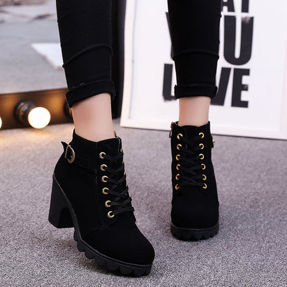 Stiefeletten mit eckigem Absatz