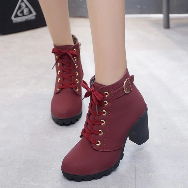 Stiefeletten mit eckigem Absatz