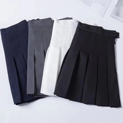 Hochtaillierter Faltenminirock