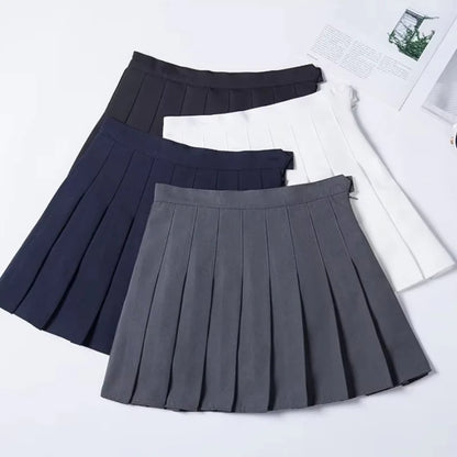 Hochtaillierter Faltenminirock