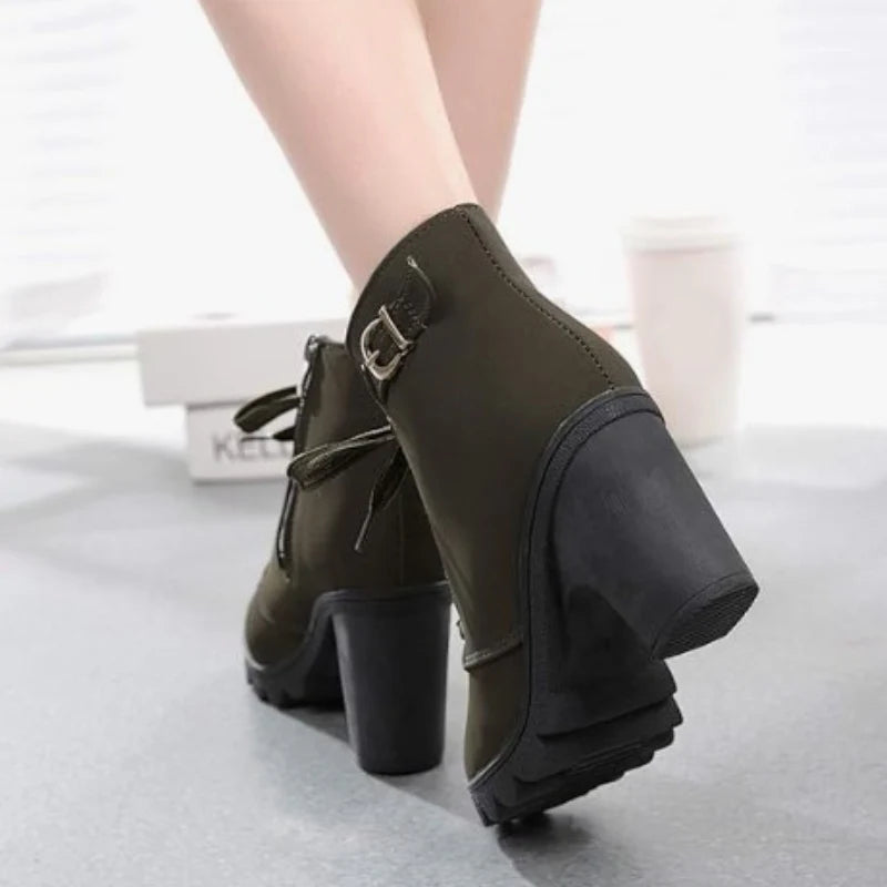 Stiefeletten mit eckigem Absatz