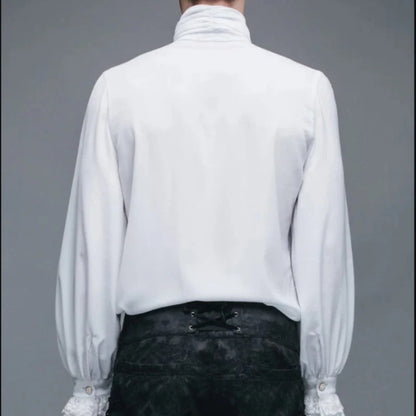Weißes Herrenhemd mit Jabot